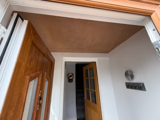 Entrance hallway with freshly plastered ceiling